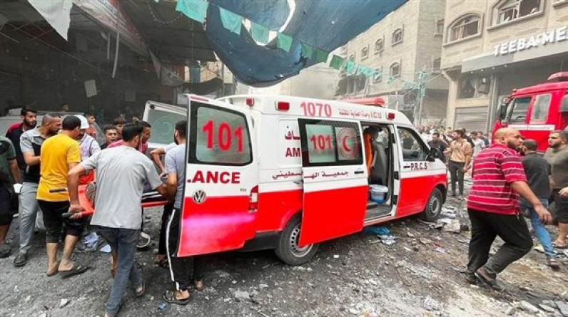 الهلال الأحمر: الدبابات الإسرائيلية تحاصر مستشفى ناصر الطبي ونحن بلا ماء ولا طعام وأكسجين